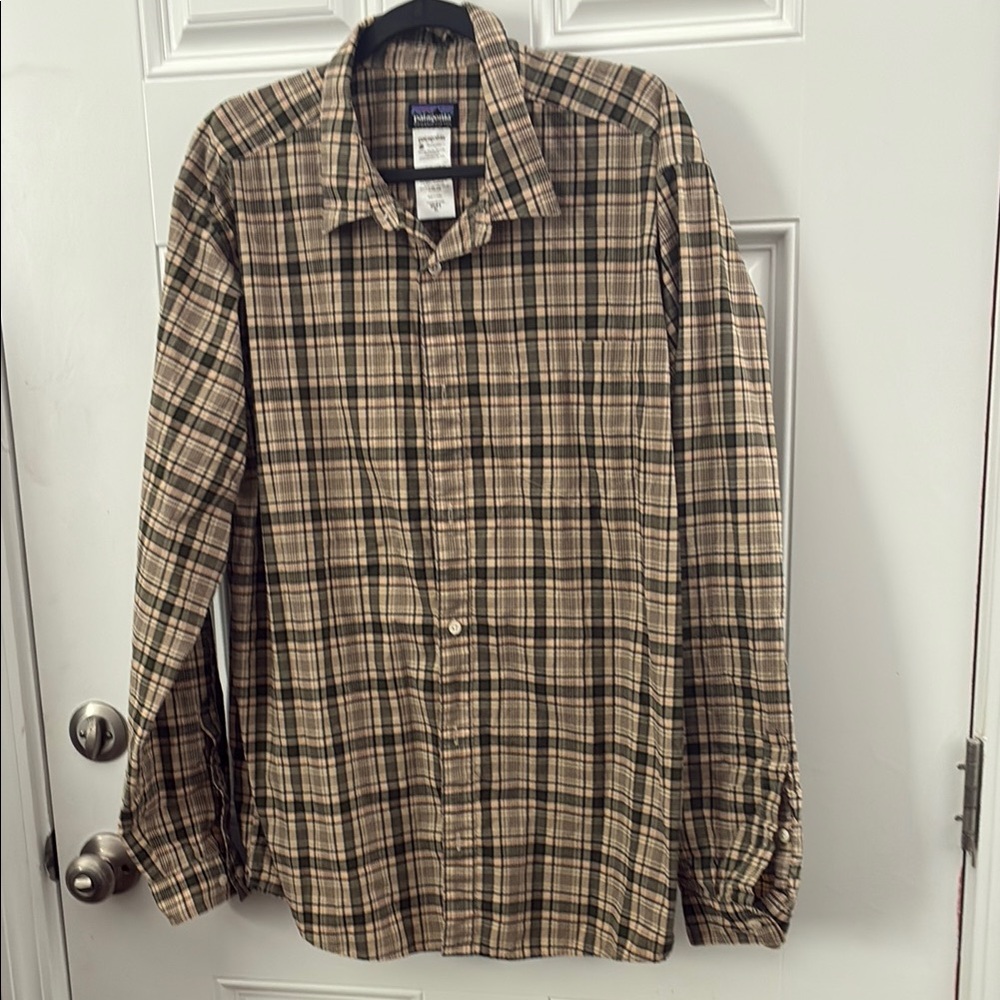 Patagonia Plaid Button-Up Shirt size XL